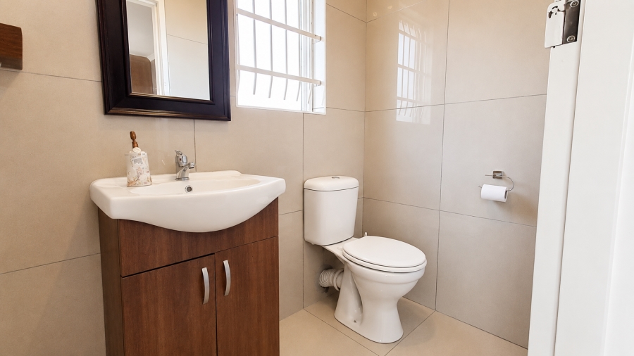 4 Bedroom Property for Sale in Windsor Park Estate Western Cape
